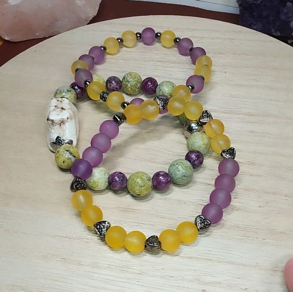 Howlite three bracelet stack - Picture 8 of 13